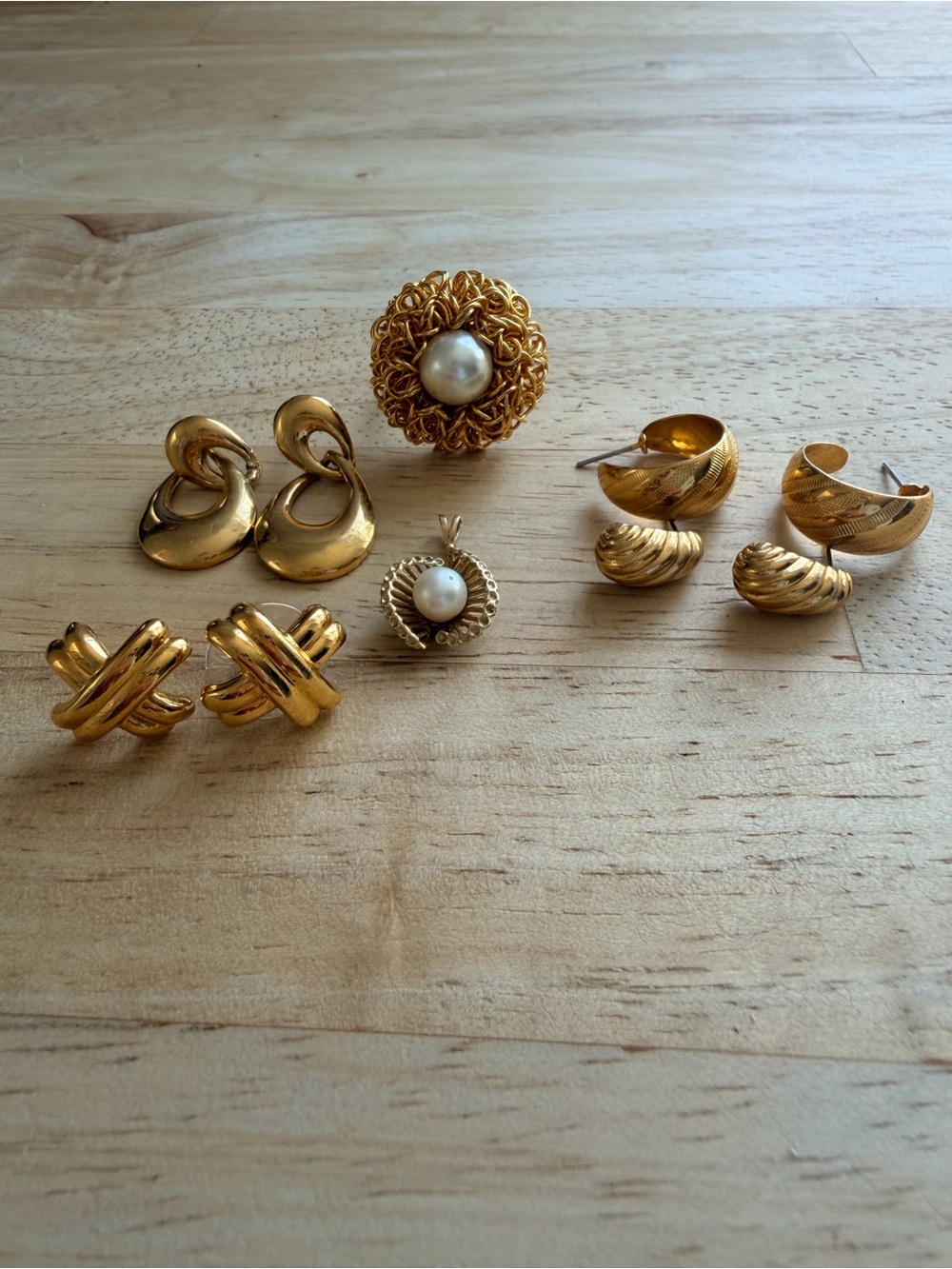 Vintage Gold Jewelry Lot.. earrings, pendant, nest ring